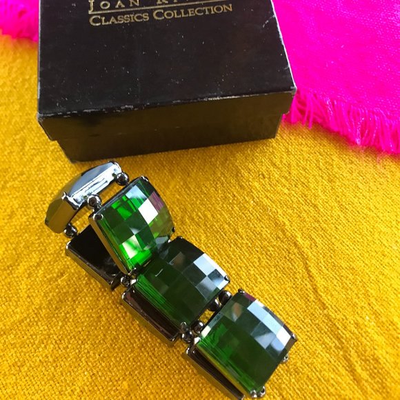 VINTAGE JOAN RIVERS GREEN STRETCH BRACELET, WITH BOX - Picture 1 of 2